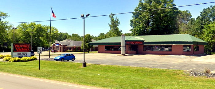 Family Video - Temperance - 8167 Lewis Ave (newer photo)